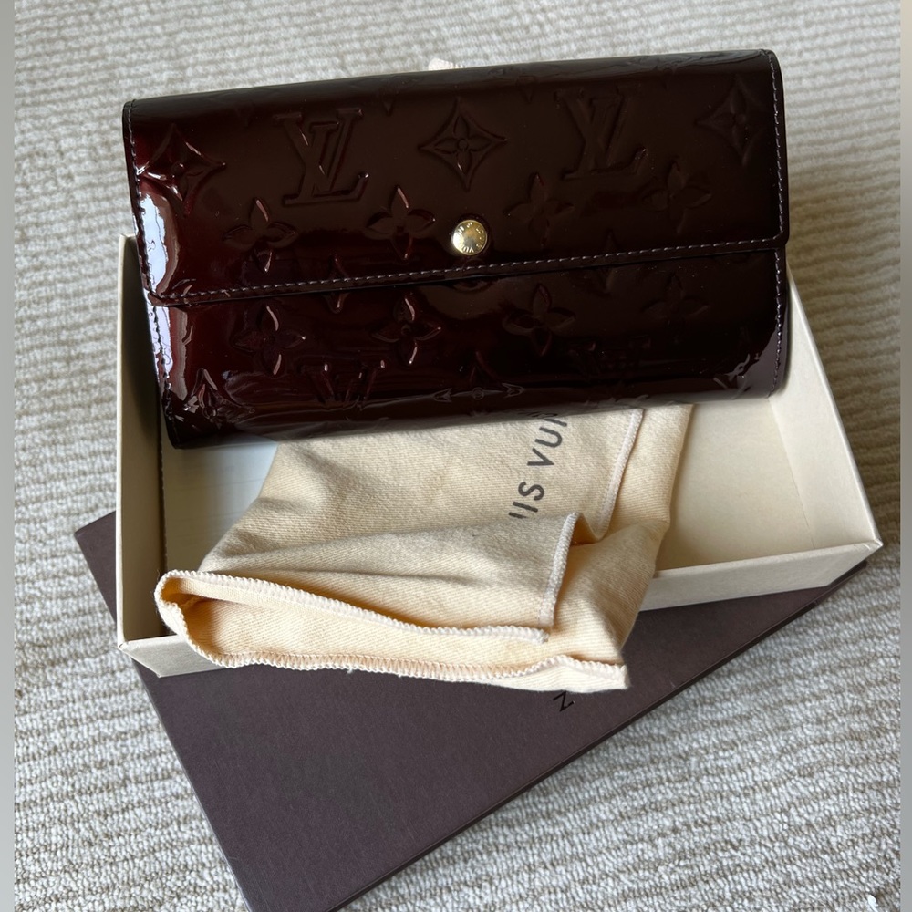 Louis Vuitton Vernis Sarah wallet